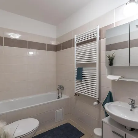 Need In Bp - Garage, Terraces, Aircon *