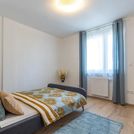 Need In Bp - Garage, Terraces, Aircon