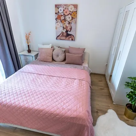 Apartmán Need In Bp - Garage, Terraces, Aircon *