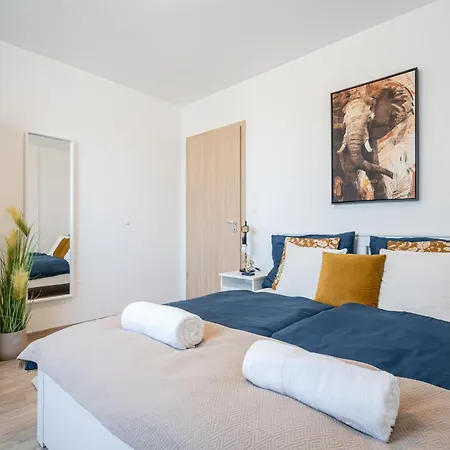 Need In Bp - Garage, Terraces, Aircon Lejlighed Budapest
