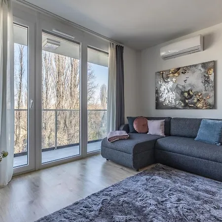 Need In Bp - Garage, Terraces, Aircon * Budapeste