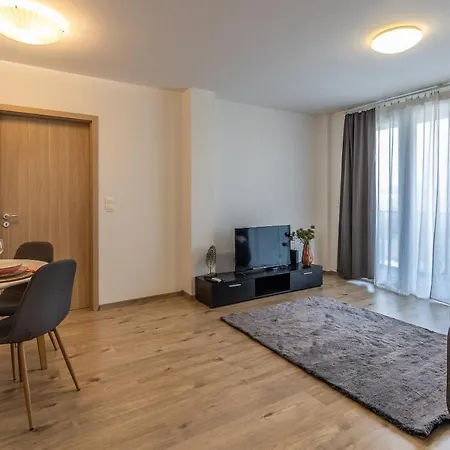 Need In Bp - Garage, Terraces, Aircon דירה בודפשט