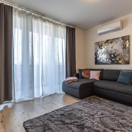 Need In Bp - Garage, Terraces, Aircon