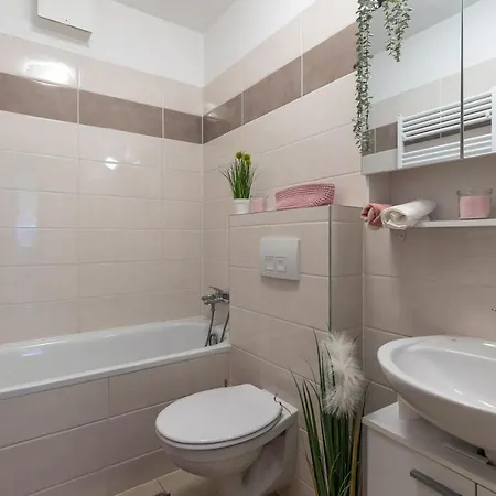 Need In Bp - Garage, Terraces, Aircon דירה *