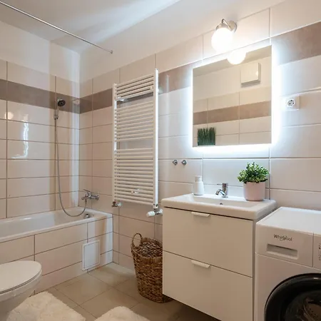 Need In Bp - Garage, Terraces, Aircon בודפשט
